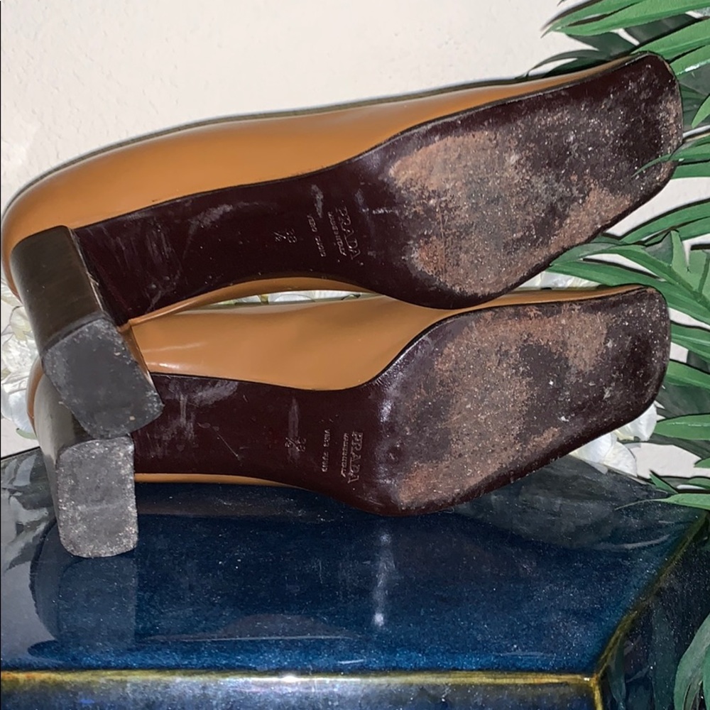 🌺Prada Heels 💯 Authentic - Picture 3 of 4